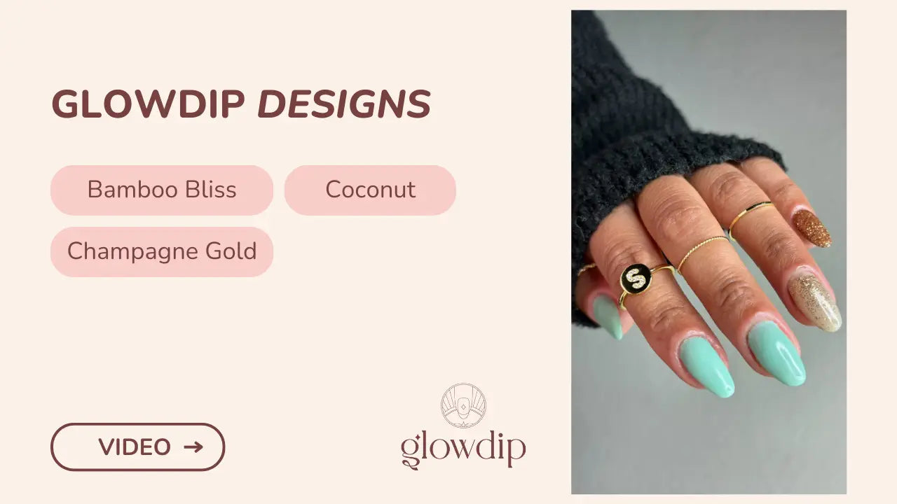 Een hand met langwerpige amandelvormige nagels in zacht muntgroen met glitterende champagne gouden tips en accenten